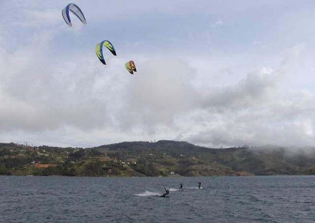 Windsurf y Kitesurf en el Lago Calima Colombia