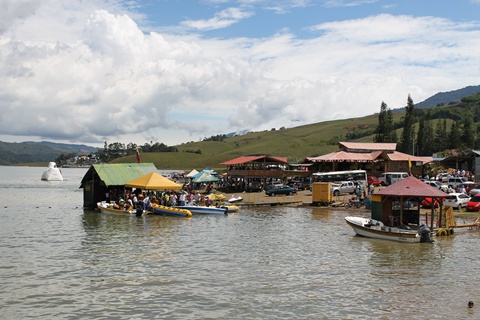 Entrada publica lago calima