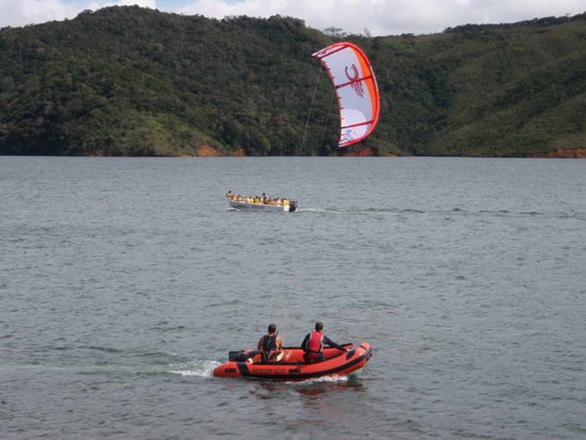 Discover the sights of Lake Calima skyline
