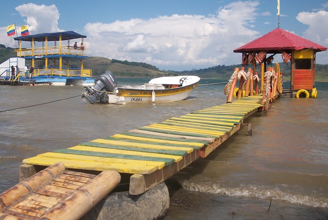 Extreme sports are very popular in the Calima lake