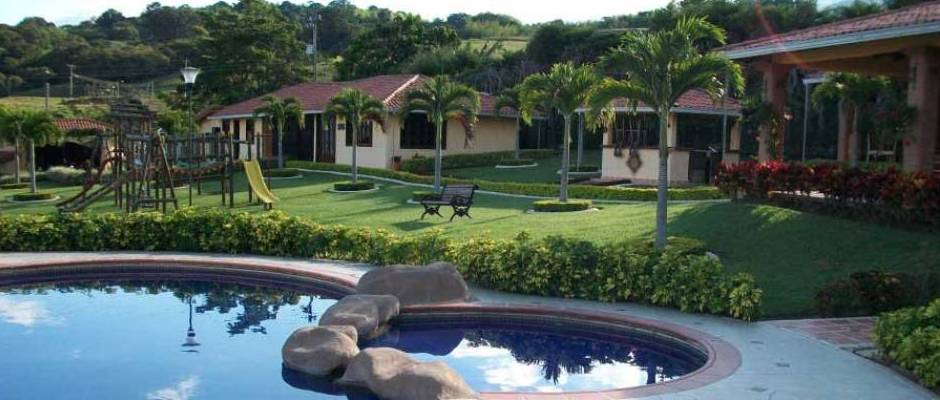 Book your holiday villa in Calima Lake and enjoy a holiday with family