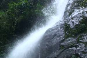 Cascada en Villa Carmelo Cali, Colombia.