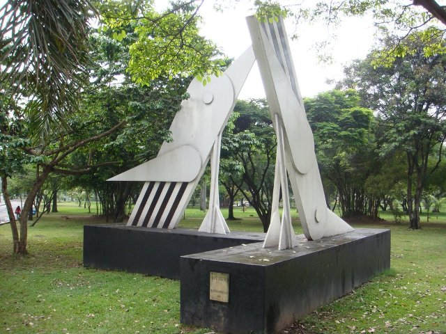 Monumento Aves del Río en Cali, Colombia.