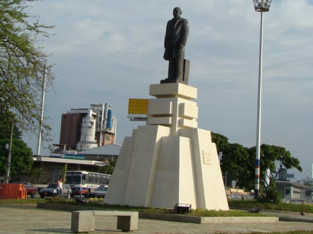 Monumento a Benito Juarez en Cali, Colombia.