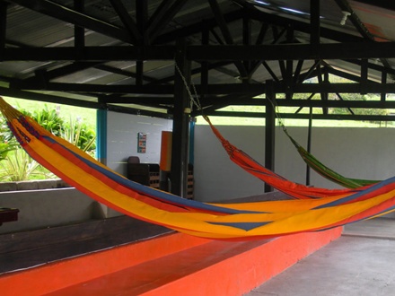 Finca hotel a orilla de la carretera en Calima dari�n, con capacidad total de 22 personas.