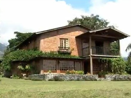 Finca hotel con opci�n de piscina semi-olimpica, cancha de microfutbol y cancha de tennis a 1 km.