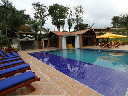 Hospedaje de lujo con servicio de jacuzzi, turco, piscina, piscina de agua natural y finos detalles que haran que su estadia sea de primera clase